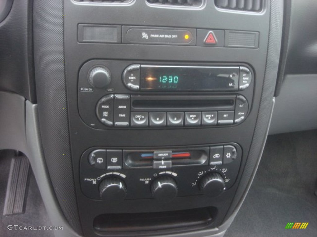 2006 Dodge Grand Caravan SE Controls Photo #81301472