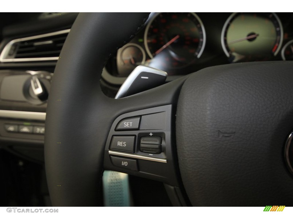 2013 BMW 7 Series 750i Sedan Controls Photos