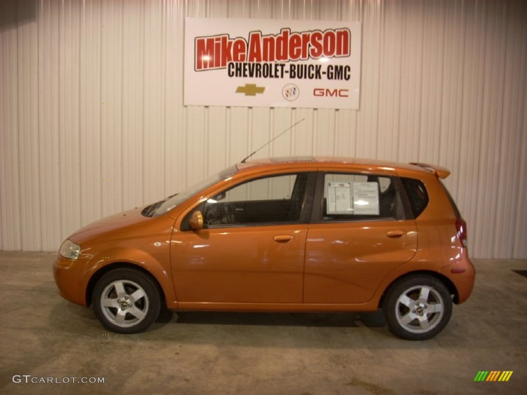 2006 Aveo LT Hatchback - Spicy Orange / Charcoal photo #2