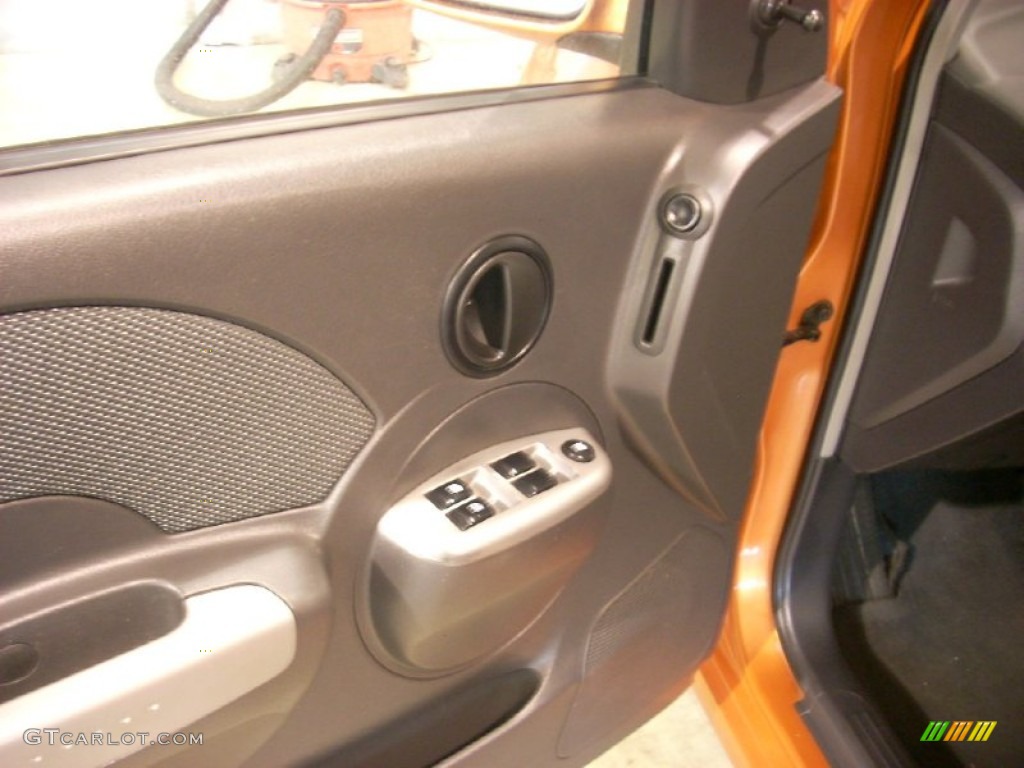 2006 Aveo LT Hatchback - Spicy Orange / Charcoal photo #4