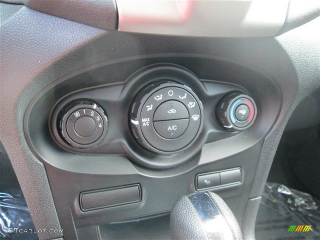 2012 Ford Fiesta SEL Sedan Controls Photo #81302579