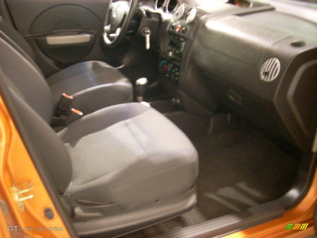 2006 Aveo LT Hatchback - Spicy Orange / Charcoal photo #17