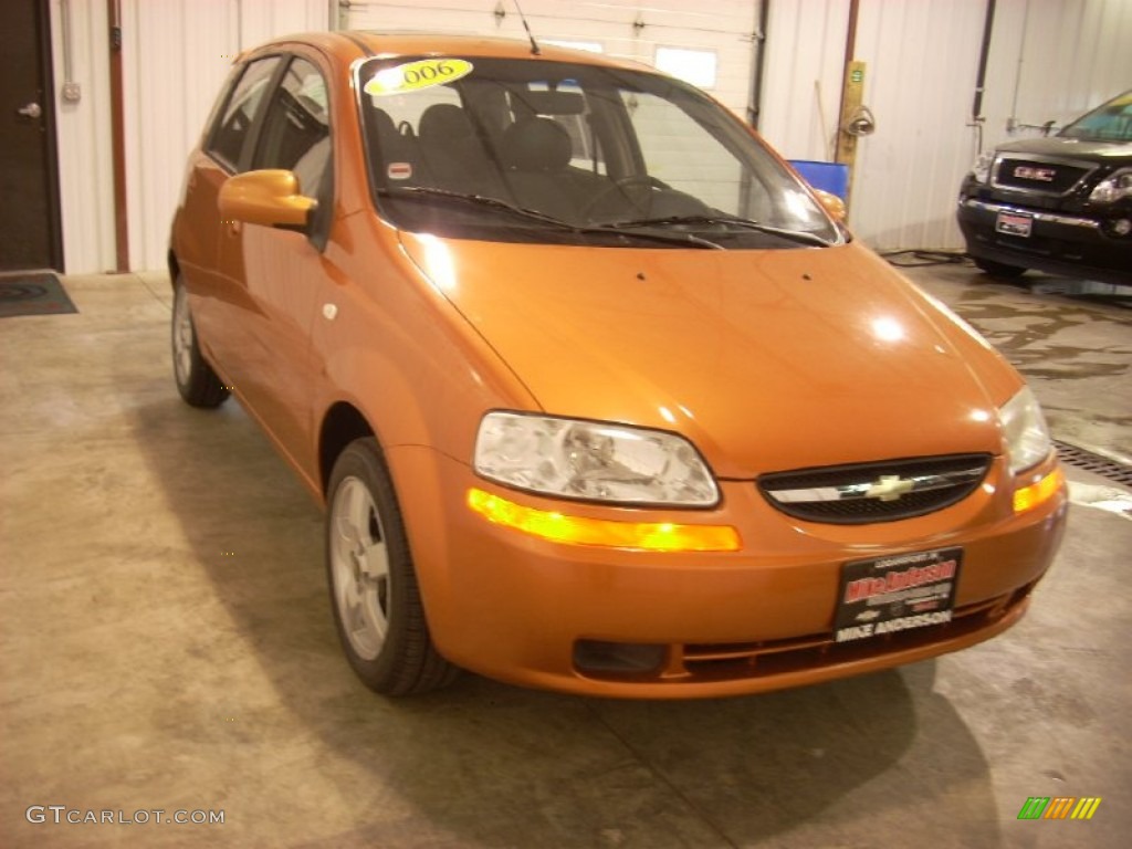2006 Aveo LT Hatchback - Spicy Orange / Charcoal photo #19