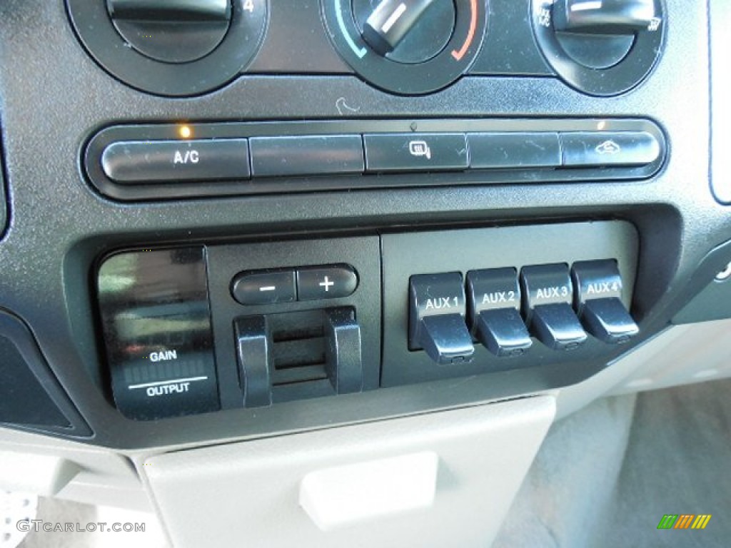 2008 Ford F250 Super Duty XLT SuperCab 4x4 Controls Photo #81303038