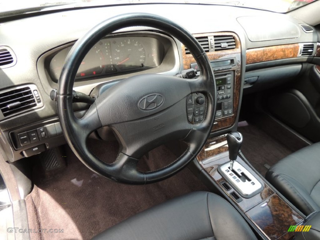 2002 Hyundai XG350 Sedan Black Dashboard Photo #81305480