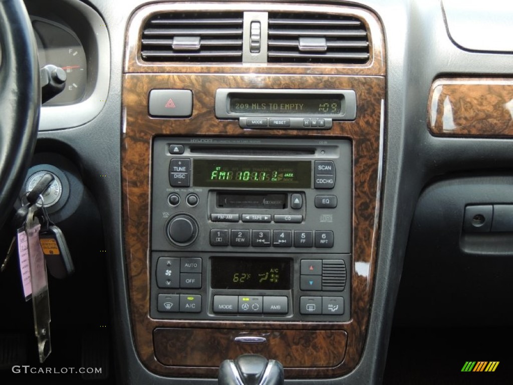 2002 Hyundai XG350 Sedan Controls Photos