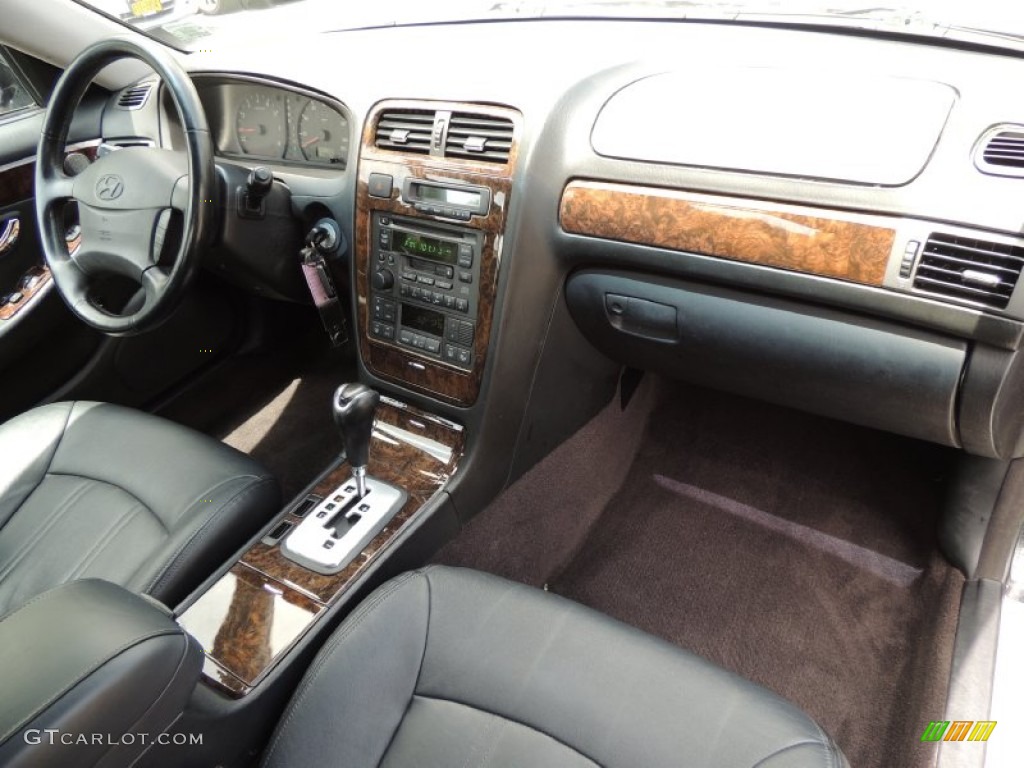 2002 Hyundai XG350 Sedan Black Dashboard Photo #81305776