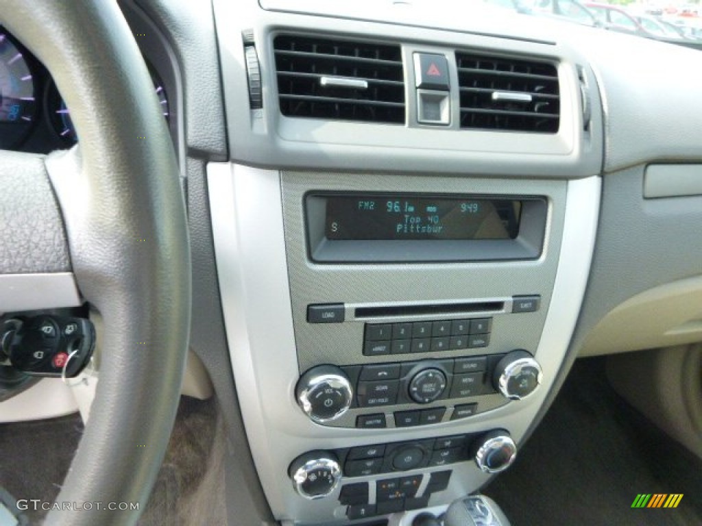 2010 Mercury Milan I4 Controls Photos