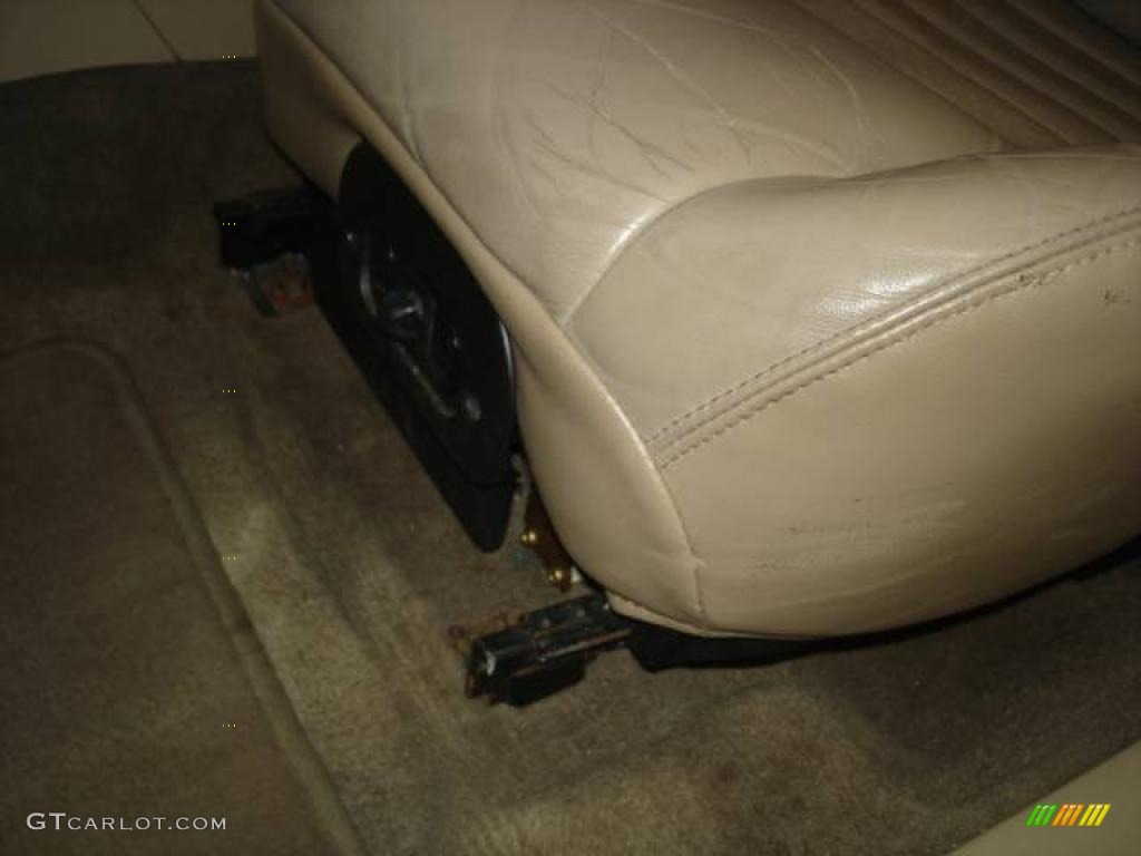 2000 Mustang GT Coupe - Laser Red Metallic / Medium Parchment photo #15
