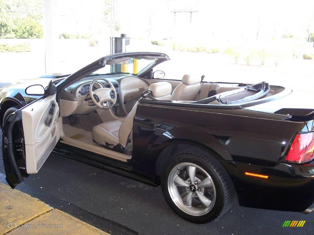 2002 Mustang GT Convertible - Black / Medium Parchment photo #19