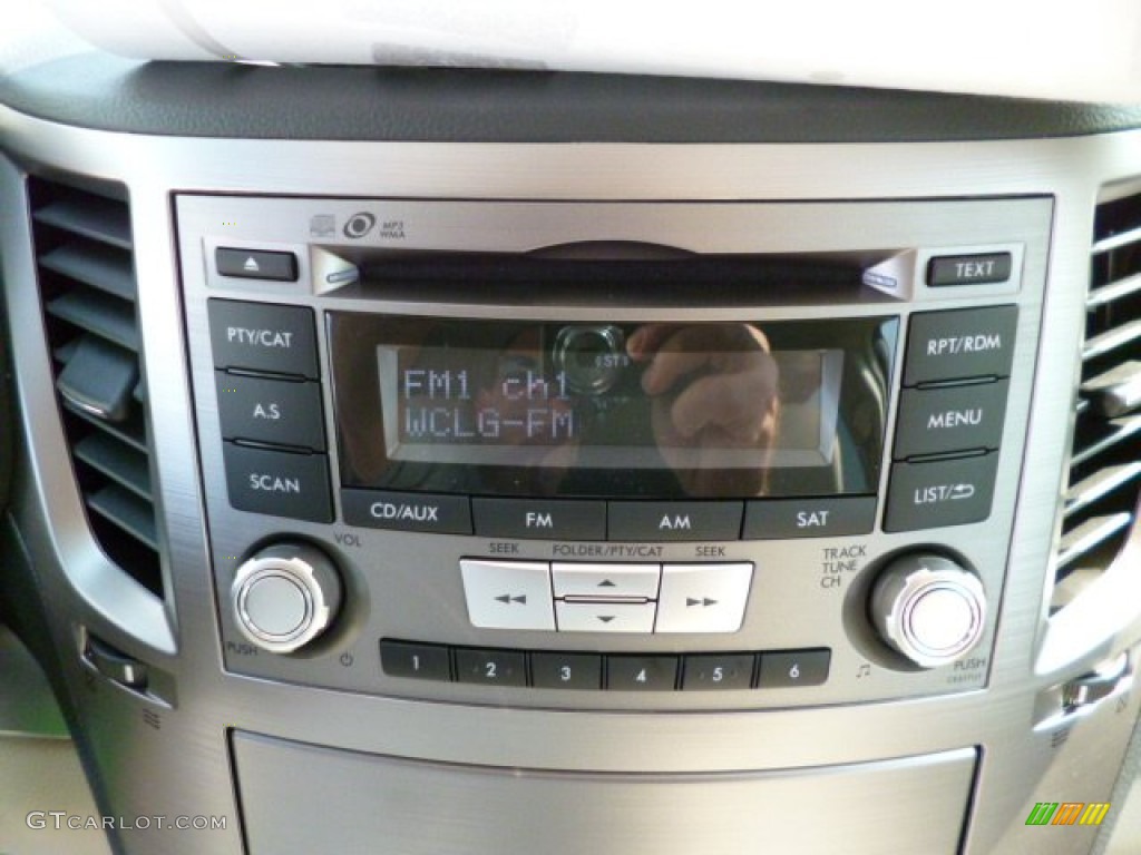 2013 Subaru Outback 2.5i Premium Audio System Photos
