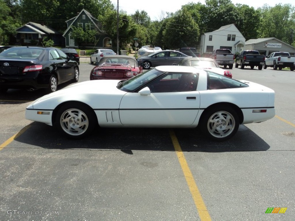 White Chevrolet Corvette