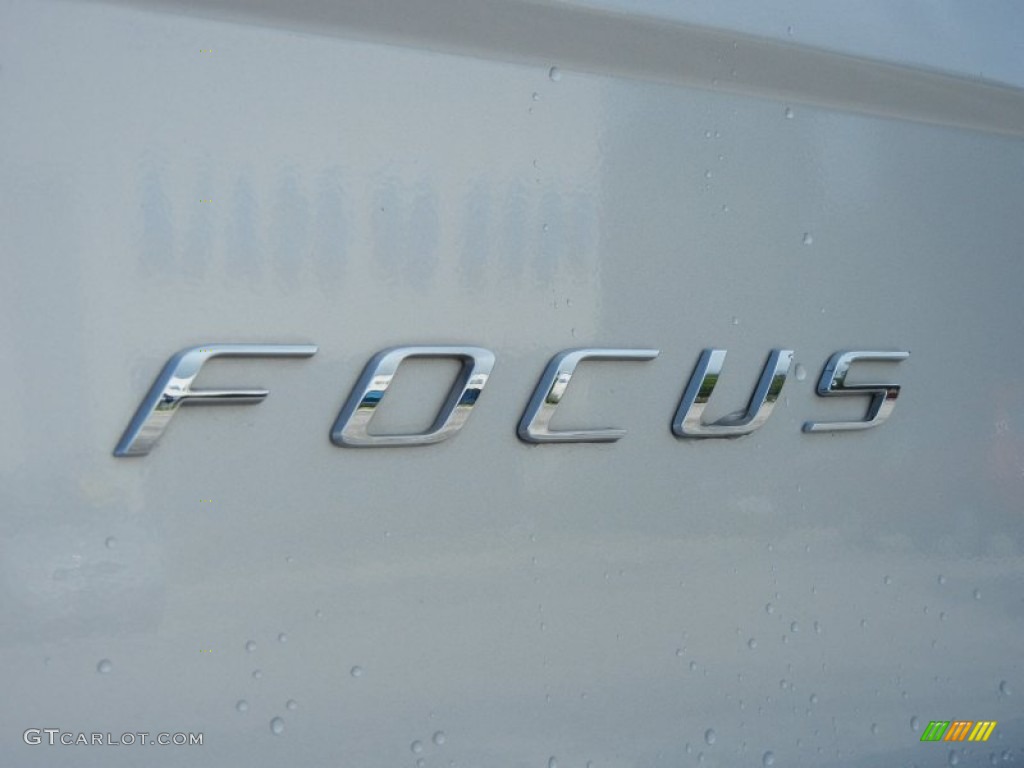 2010 Focus SE Coupe - Ingot Silver Metallic / Medium Stone photo #9