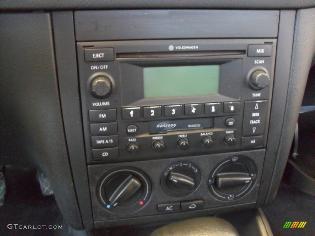 2004 Jetta GLS Sedan - Galactic Blue Metallic / Black photo #20