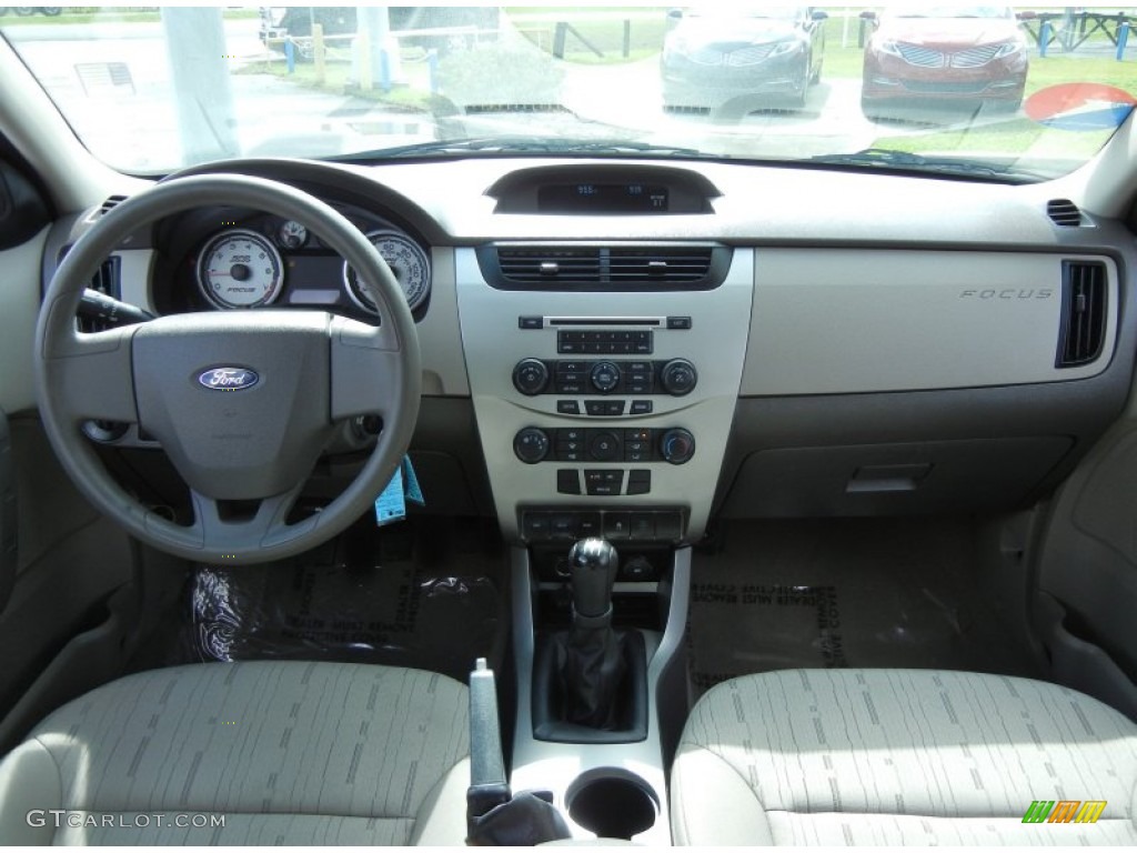2010 Ford Focus SE Coupe Dashboard Photos