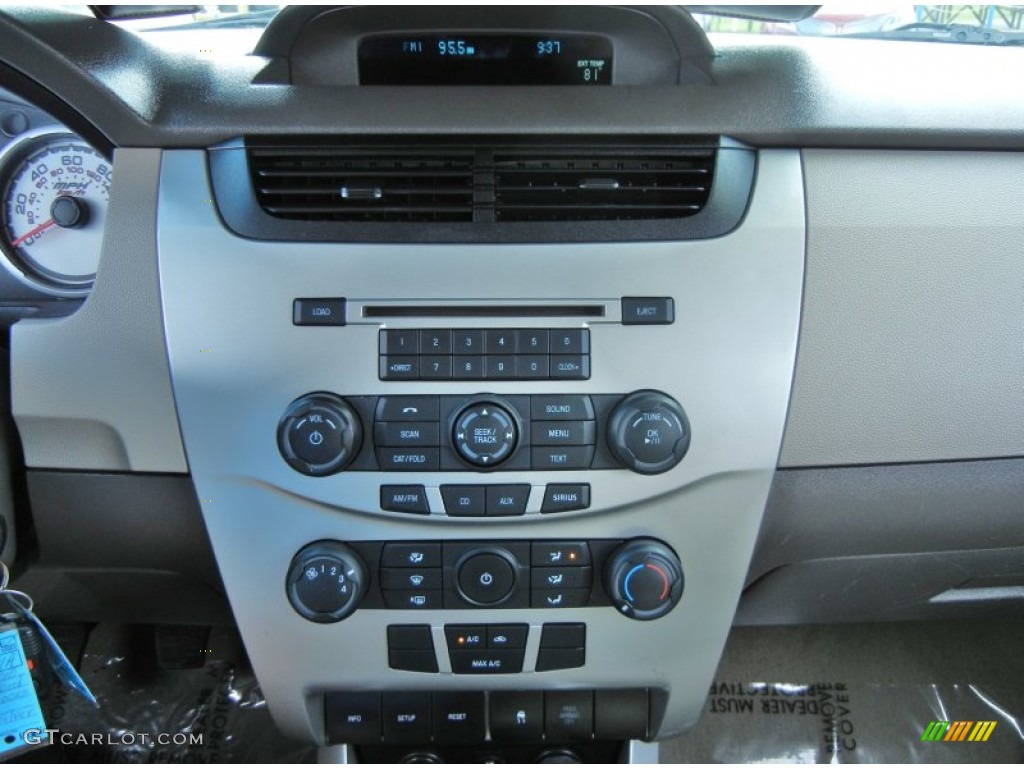 2010 Ford Focus SE Coupe Controls Photo #81320861
