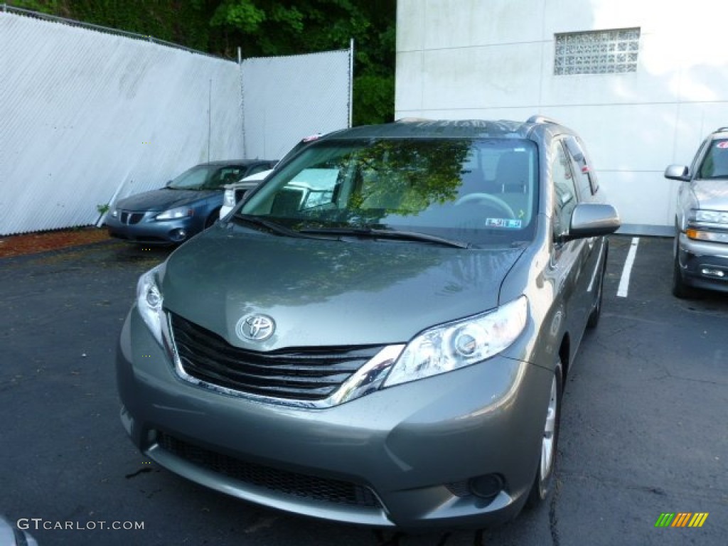 2011 Sienna LE - Cypress Green Pearl / Light Gray photo #3