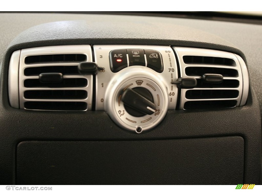 2009 Smart fortwo pure coupe Controls Photo #81323931