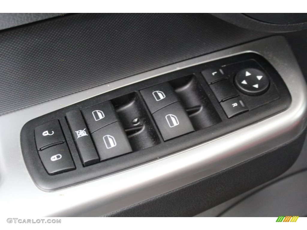 2008 Dodge Nitro R/T 4x4 Controls Photos