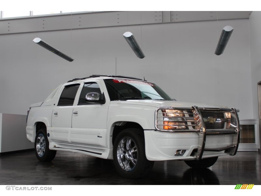 2005 Avalanche LT - Summit White / Tan/Neutral photo #1