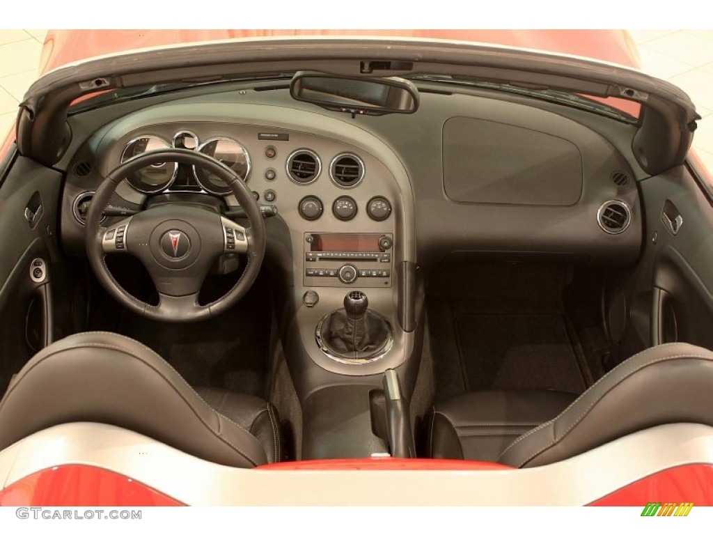 2008 Pontiac Solstice GXP Roadster Dashboard Photos