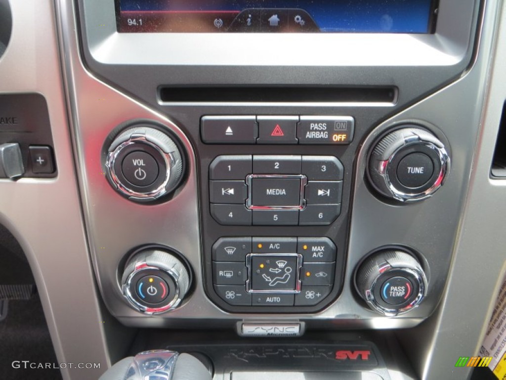 2013 Ford F150 SVT Raptor SuperCrew 4x4 Controls Photo #81331259