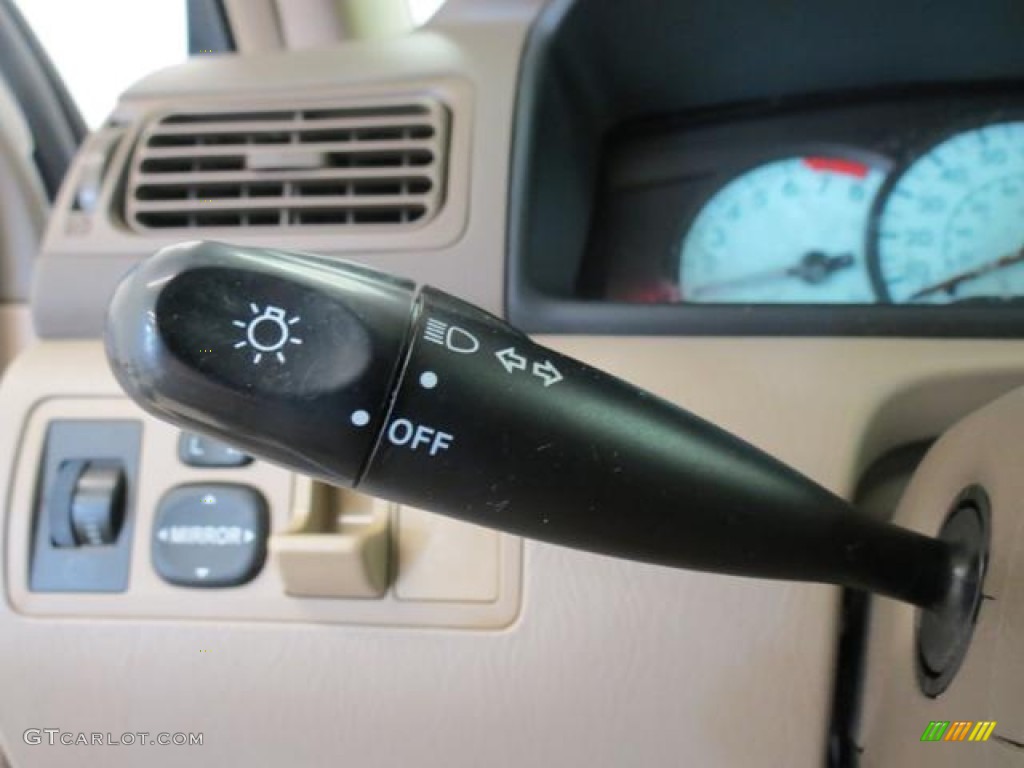 2004 Toyota Corolla LE Controls Photo #81333812