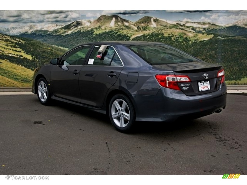 2013 Camry SE - Magnetic Gray Metallic / Black photo #2