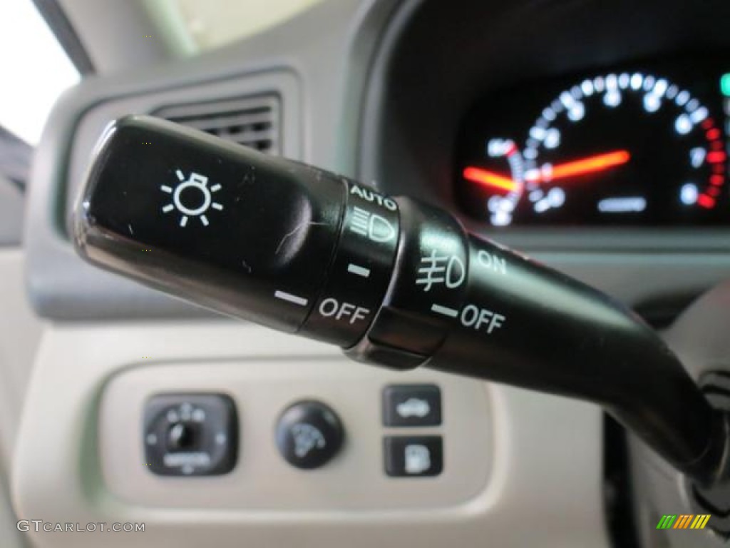 2001 Lexus ES 300 Controls Photo #81335990