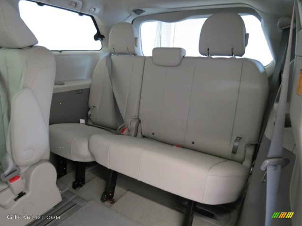 Light Gray Interior 2013 Toyota Sienna XLE Photo #81336416
