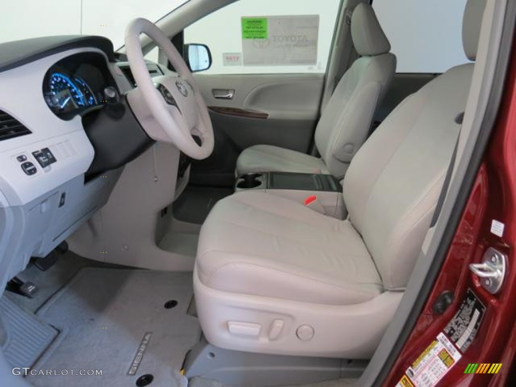 Light Gray Interior 2013 Toyota Sienna XLE Photo #81336437
