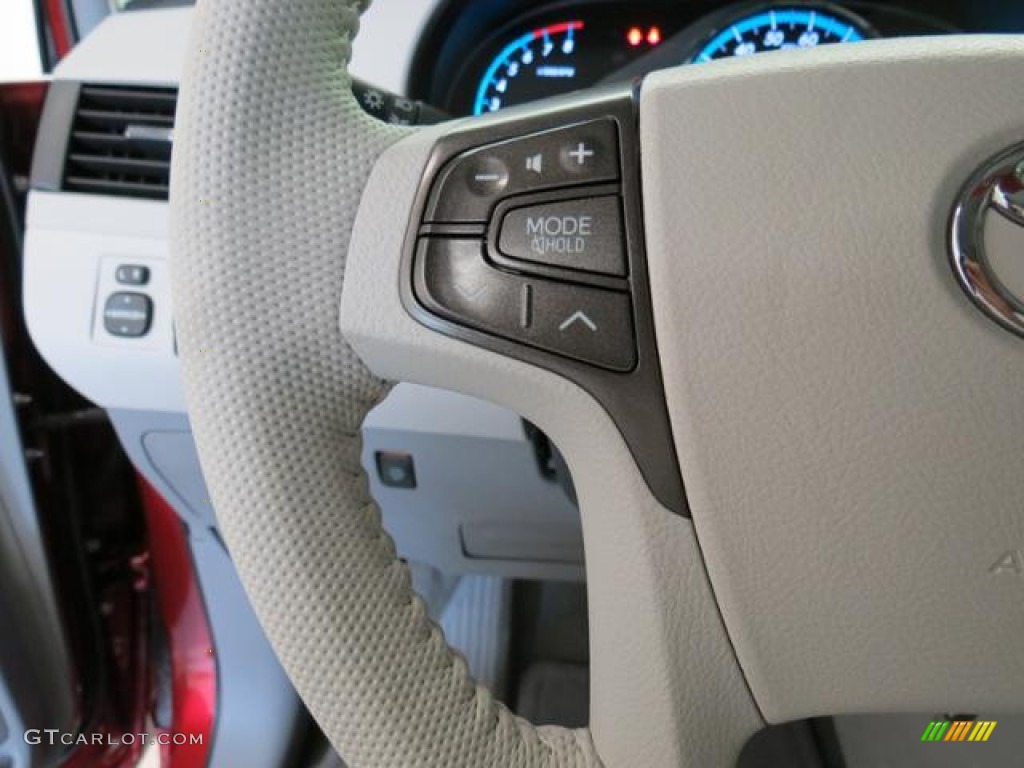 2013 Toyota Sienna XLE Controls Photo #81336613