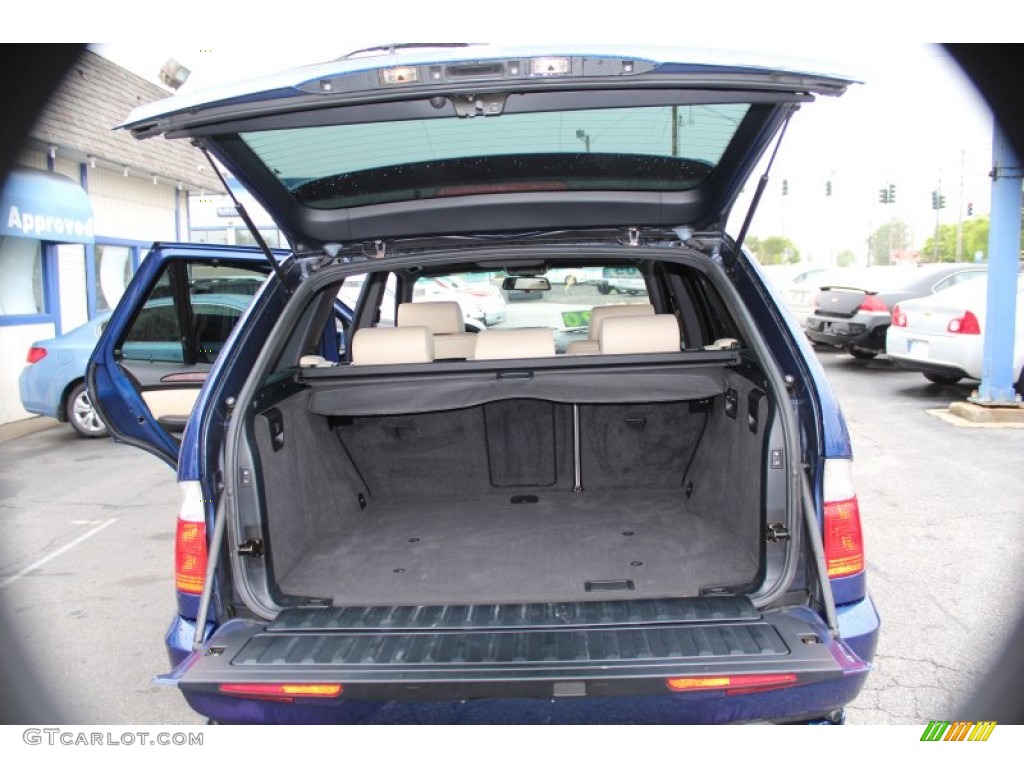 2005 BMW X5 4.8is Trunk Photos