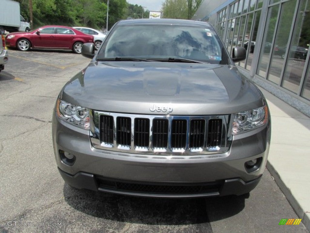 2011 Grand Cherokee Laredo X Package 4x4 - Mineral Gray Metallic / Black photo #5