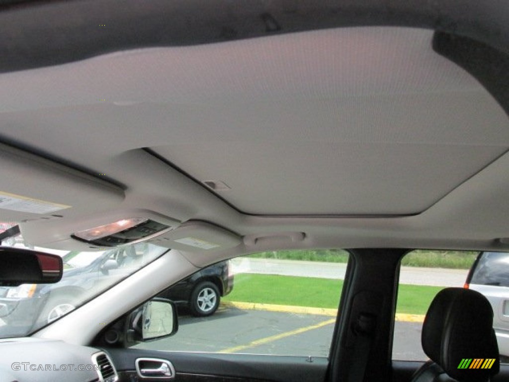 2011 Grand Cherokee Laredo X Package 4x4 - Mineral Gray Metallic / Black photo #11