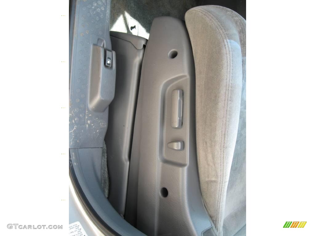 2004 Pilot EX 4WD - Starlight Silver Metallic / Gray photo #10