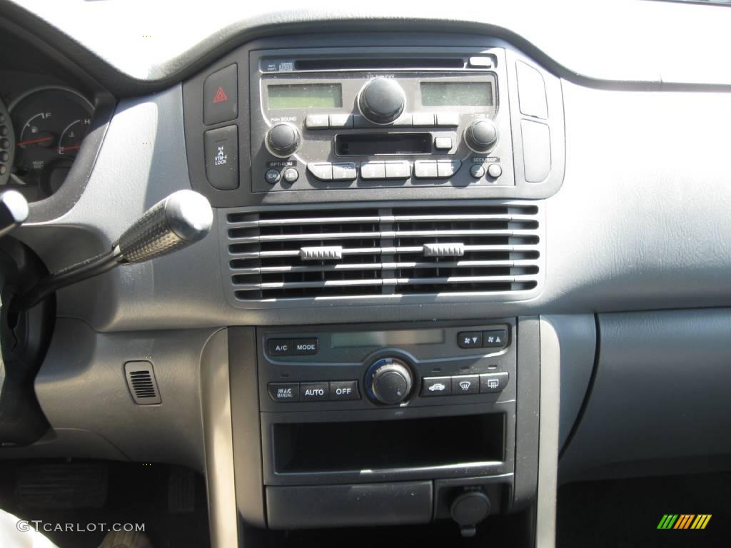 2004 Pilot EX 4WD - Starlight Silver Metallic / Gray photo #11