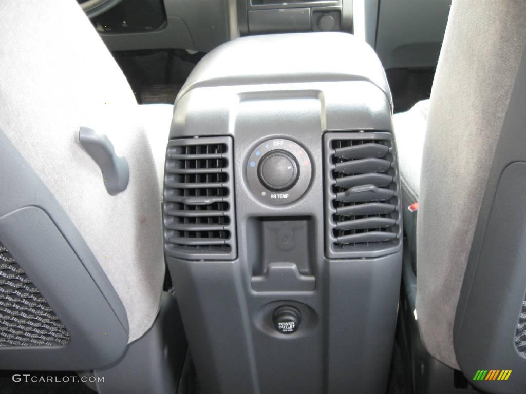 2004 Pilot EX 4WD - Starlight Silver Metallic / Gray photo #14