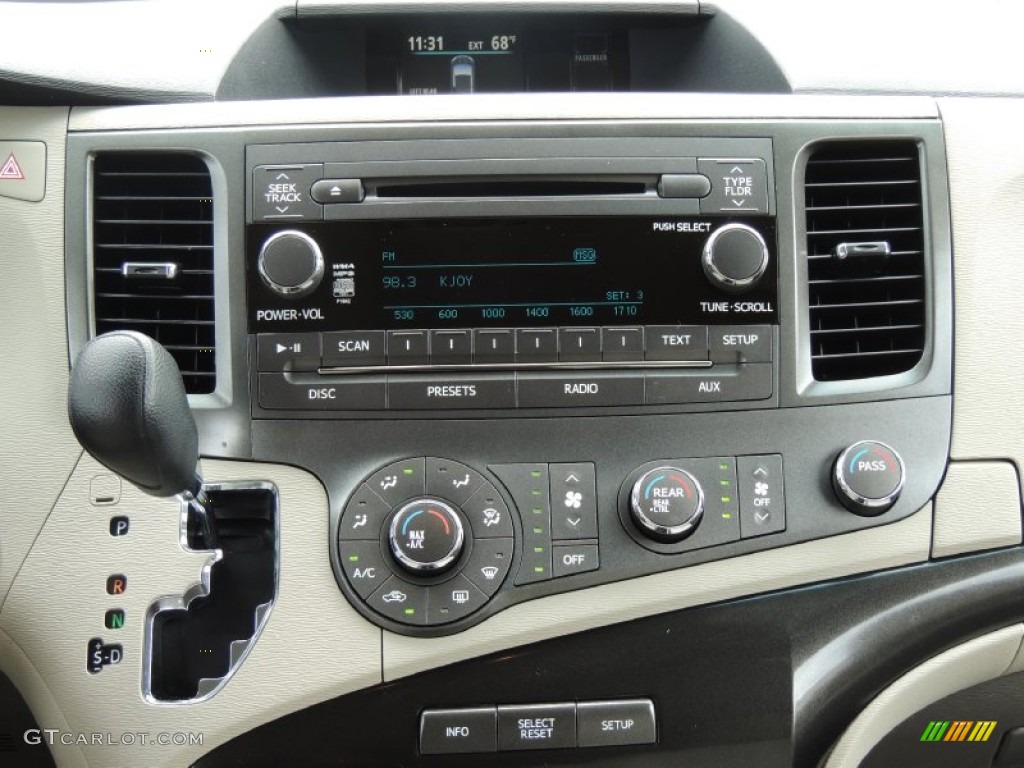 2011 Sienna LE AWD - Super White / Light Gray photo #14
