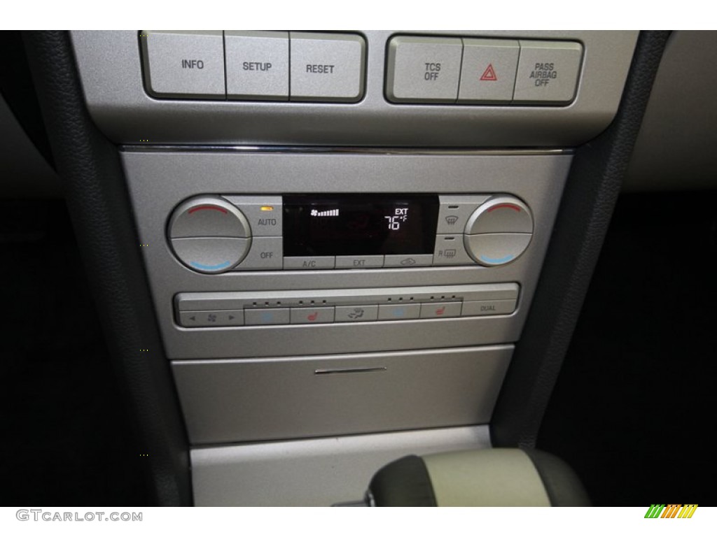 2007 Lincoln MKZ Sedan Controls Photo #81346430