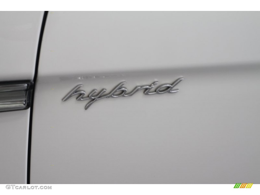 2012 Porsche Panamera S Hybrid Marks and Logos Photos