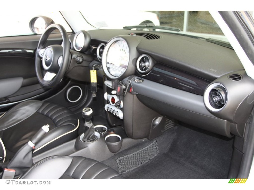 2007 Mini Cooper S Hardtop Lounge Carbon Black Dashboard Photo #81353359