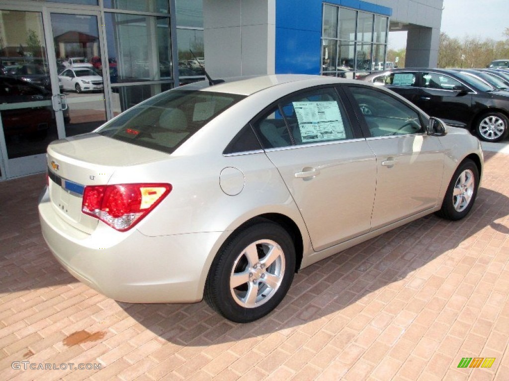 2013 Cruze LT - Champagne Silver Metallic / Medium Titanium photo #11