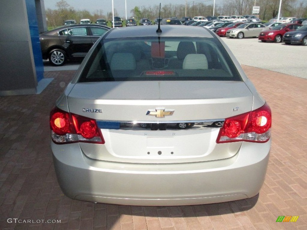 2013 Cruze LT - Champagne Silver Metallic / Medium Titanium photo #14