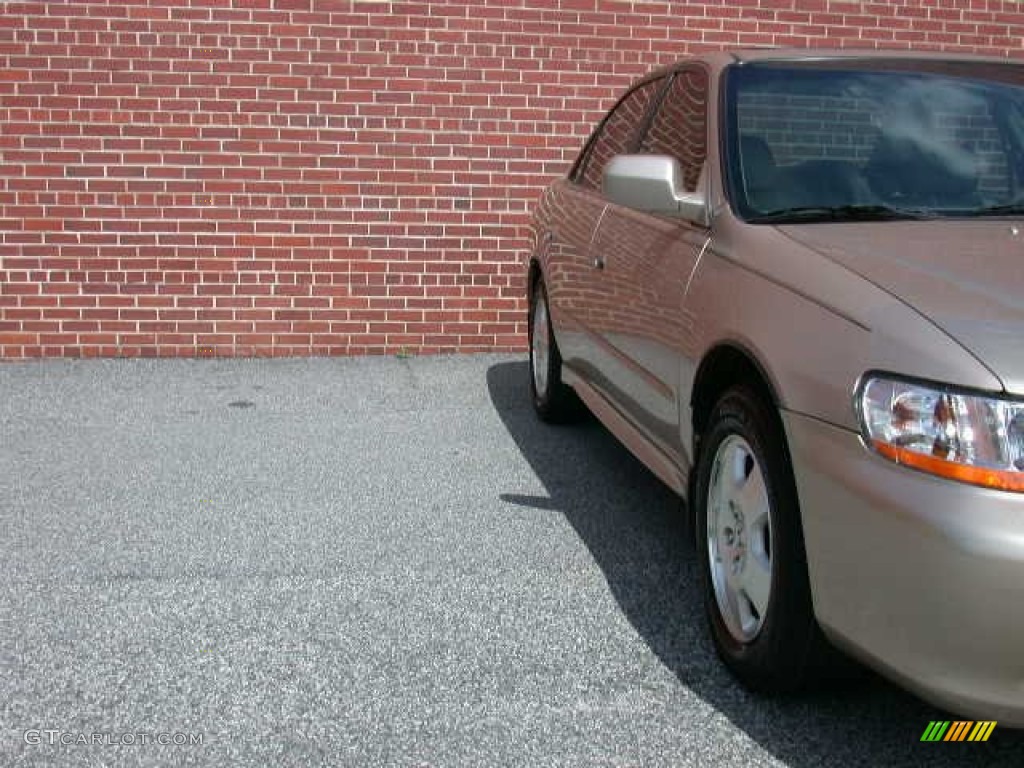 2002 Accord EX V6 Sedan - Naples Gold Metallic / Ivory photo #13