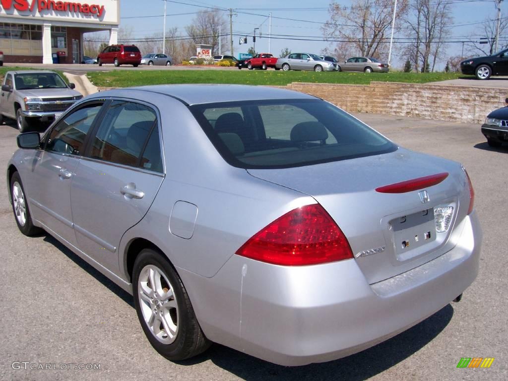 2006 Accord SE Sedan - Alabaster Silver Metallic / Gray photo #8