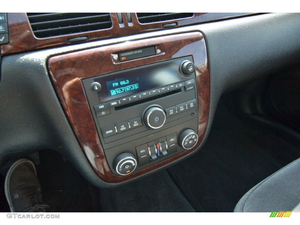 2011 Chevrolet Impala LT Controls Photo #81359498