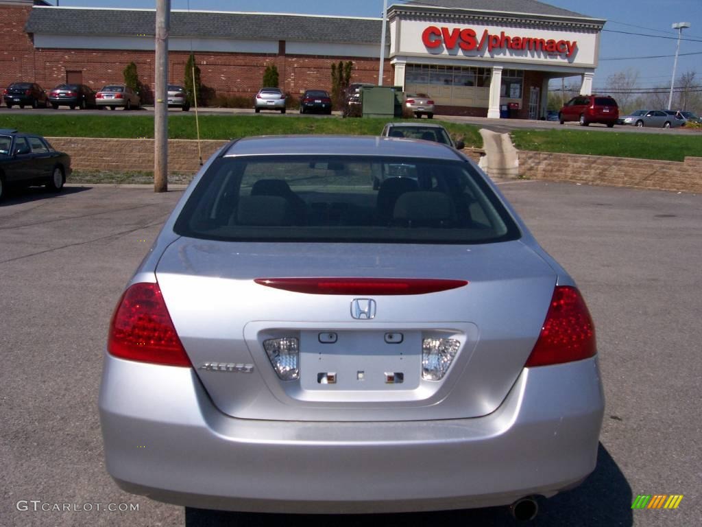 2006 Accord SE Sedan - Alabaster Silver Metallic / Gray photo #9