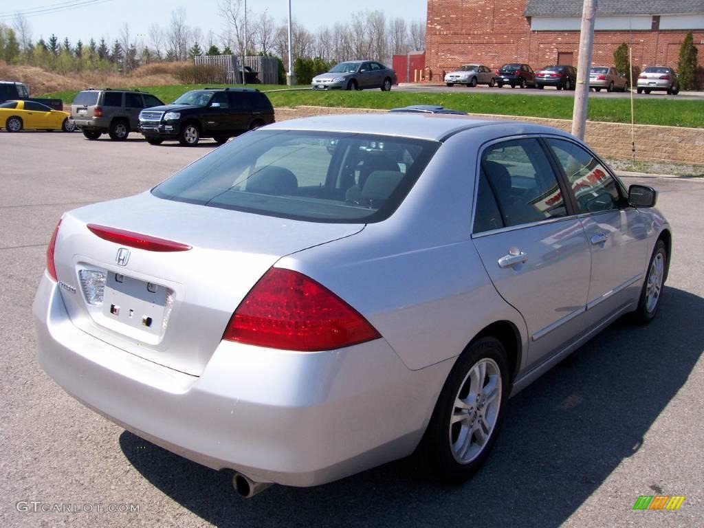 2006 Accord SE Sedan - Alabaster Silver Metallic / Gray photo #10