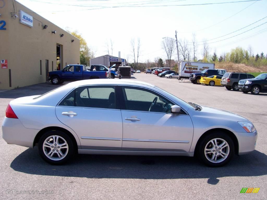 2006 Accord SE Sedan - Alabaster Silver Metallic / Gray photo #11
